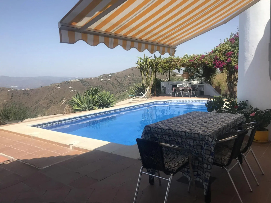 Villa in Arenas with Sea Views and Private Pool