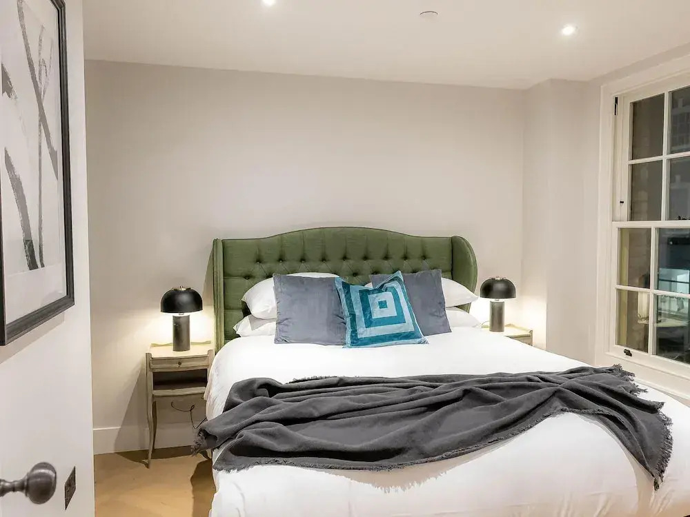 Three Bedroom Near Brick Lane by Belvilla