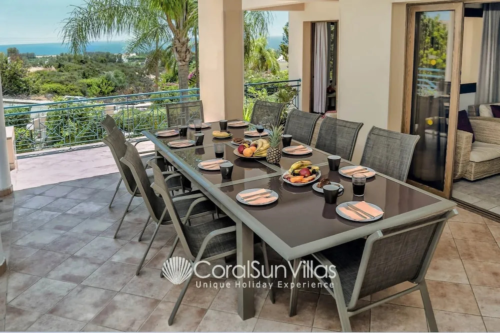 Exceptional Large Villa, FREE HEATED Pool 1 NOV - 15 JAN, Privacy,Prime Location