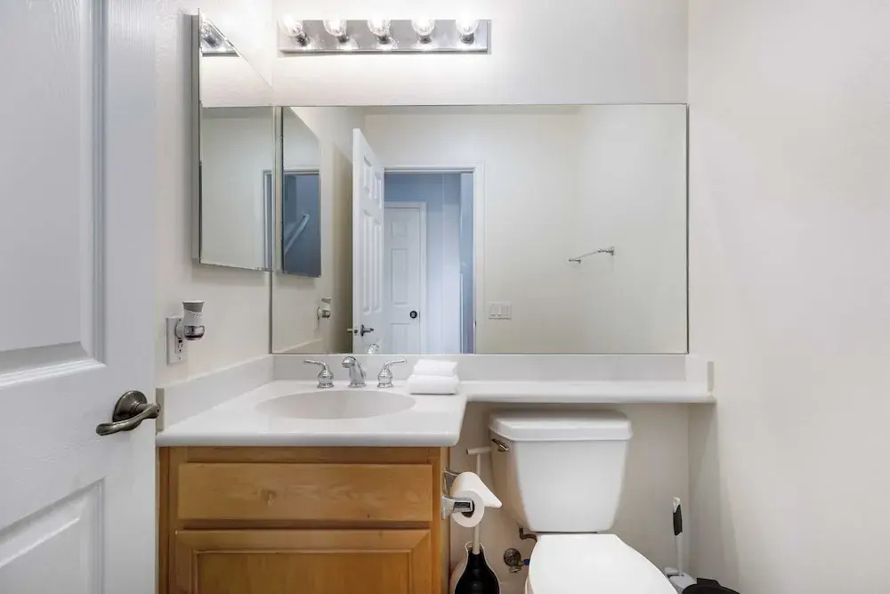 Walk to Dining, Mission + Pacific Beach, and Bars/nightlife Private Backyard