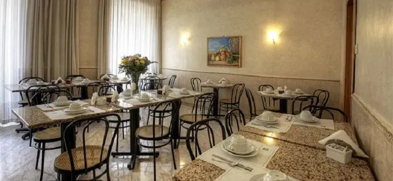 Hotel Embassy