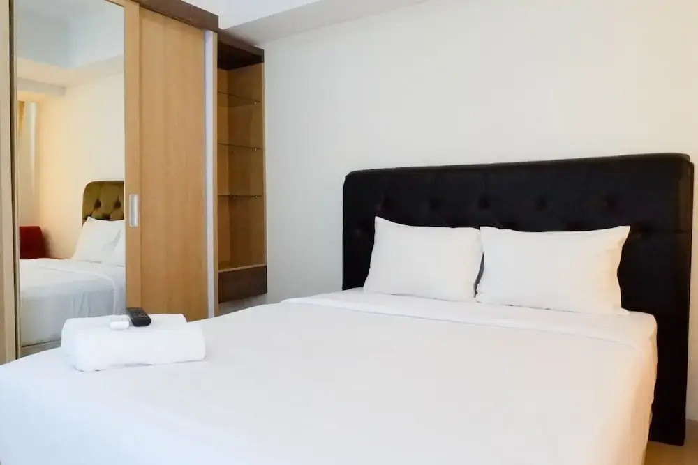 Serene Exclusive Modern Studio Apartment at Grand Sungkono Lagoon By Travelio