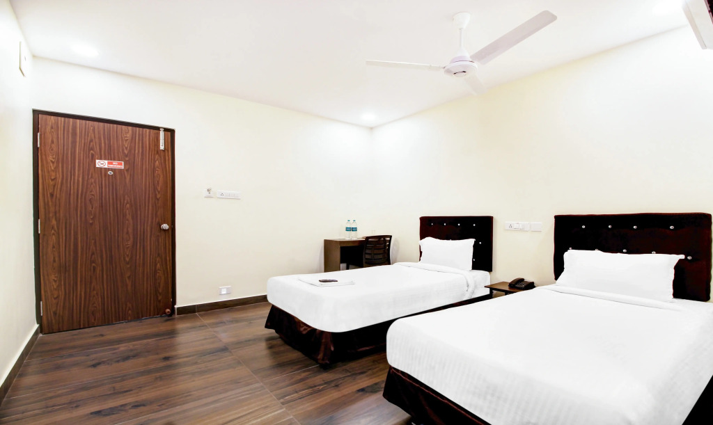 Oyo 27844 Seven a Luxury Hotel