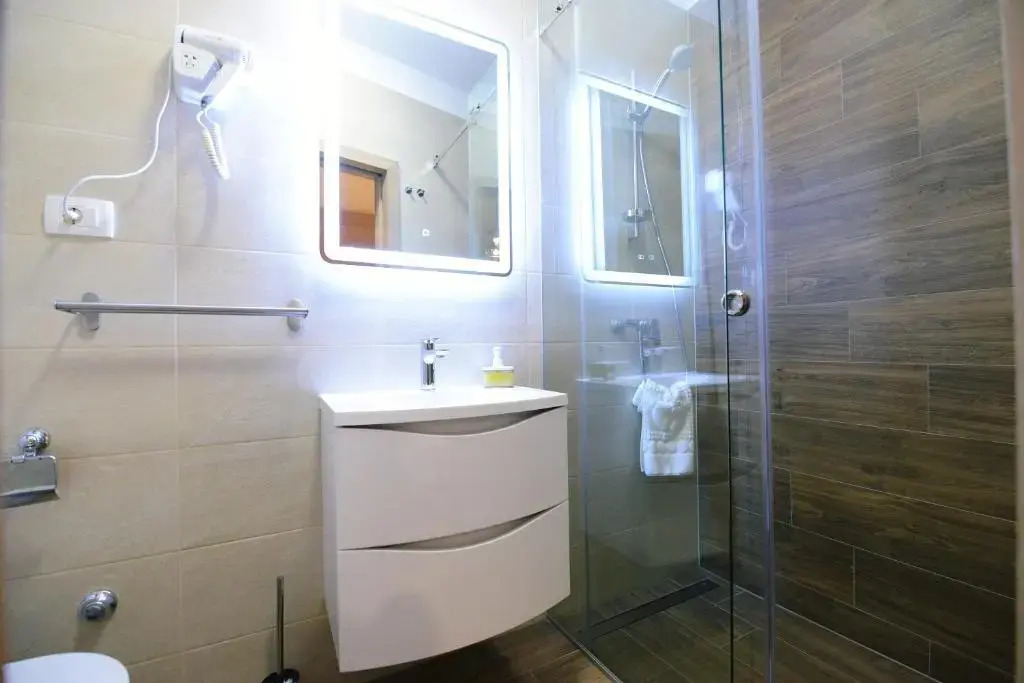 Tonio Rooms