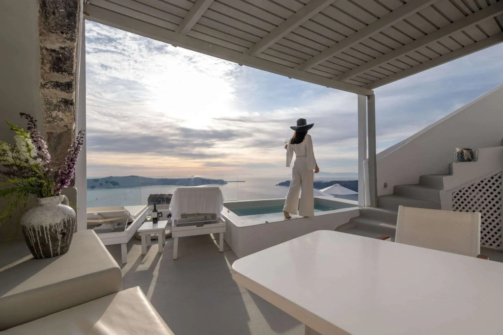 Anemos Cave Suites