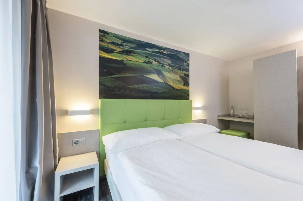 Adhhoc Hotel