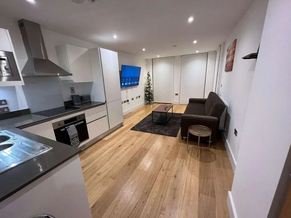 Impeccable 2-bed Apartment in Erith