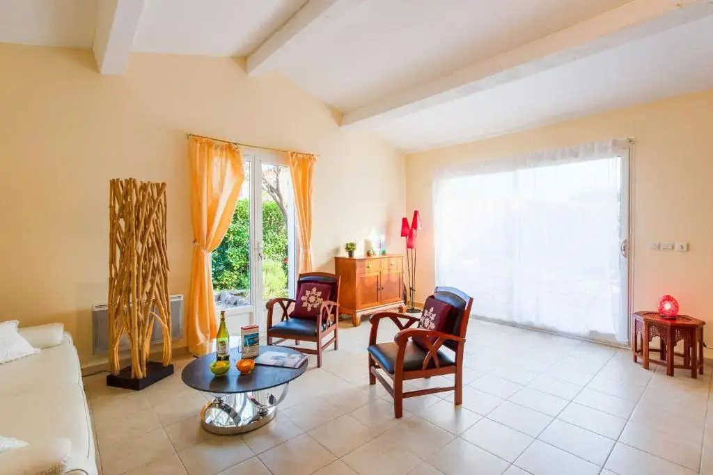 VILLA CLEMENTINIERS VI4266 By Riviera Holiday Home
