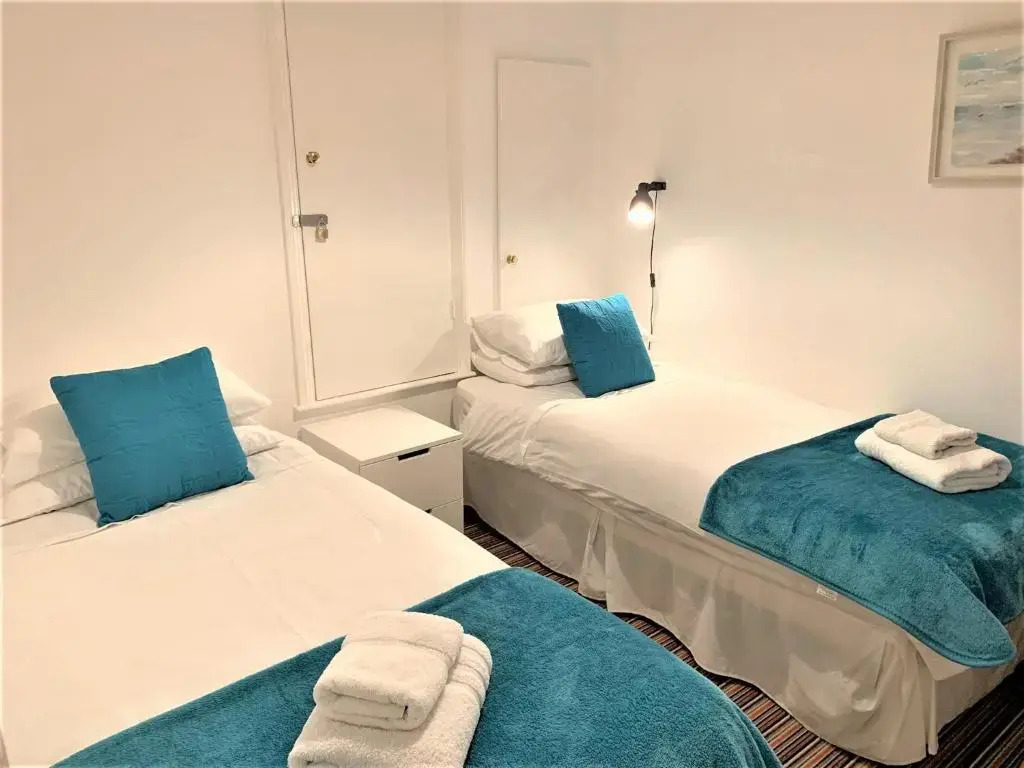 Riverside Channel5 "Holidays Homes in the Sun" Featured Central Canterbury Cottage with Free Parking