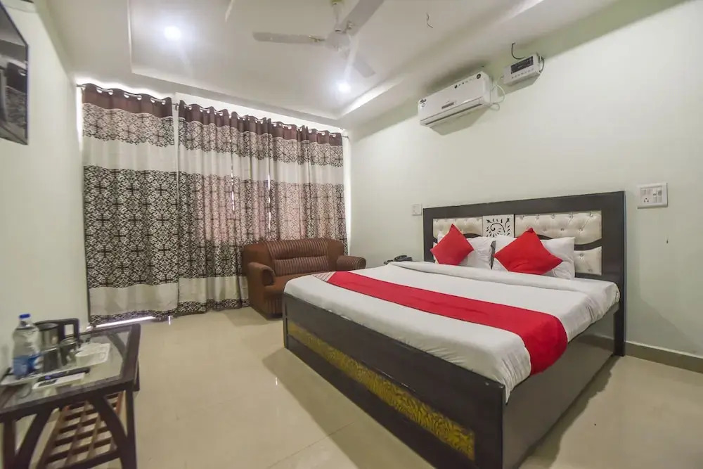 OYO 10566 Hotel Shanti Guest House