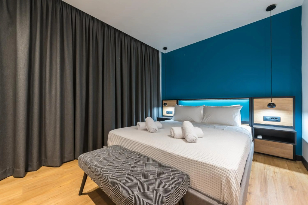 Brand New Ermou Veni Apartment