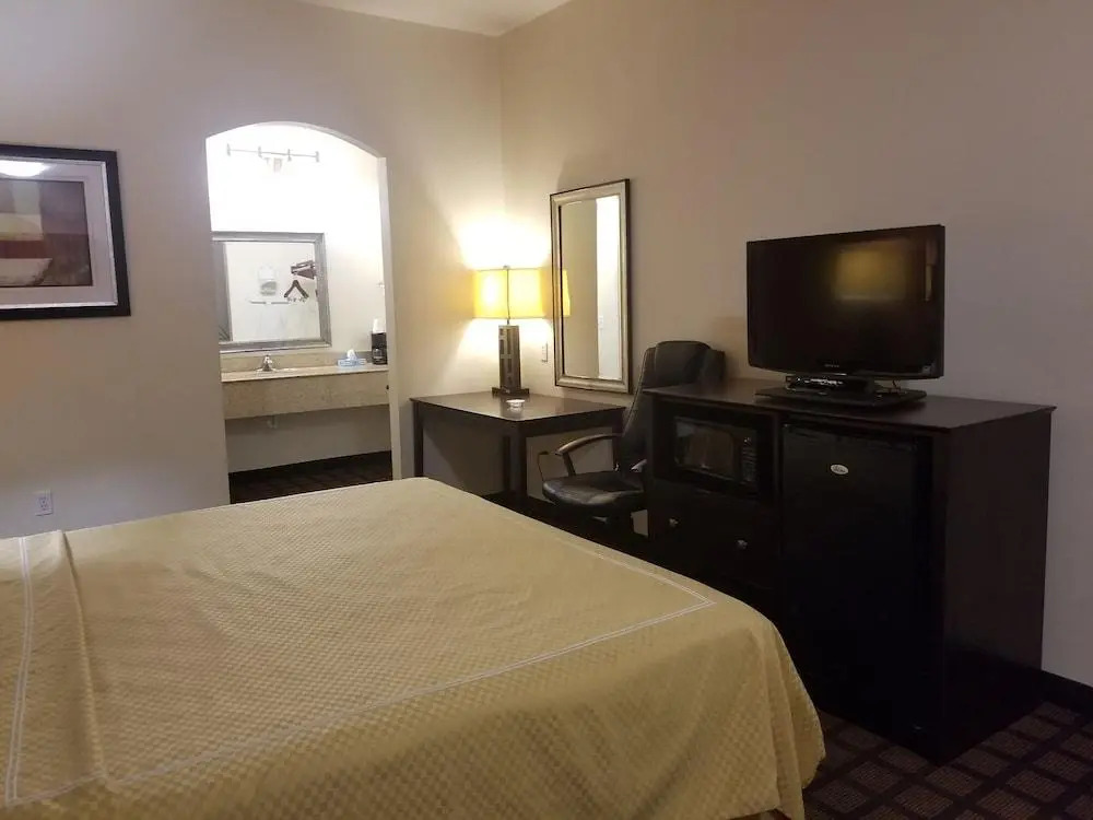 Executive Inn and Suites