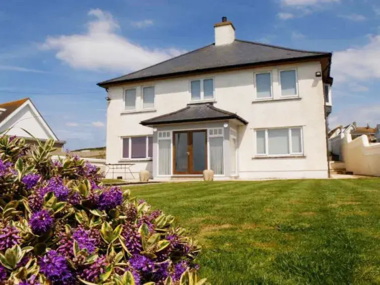 Holiday Home Tully Hip
