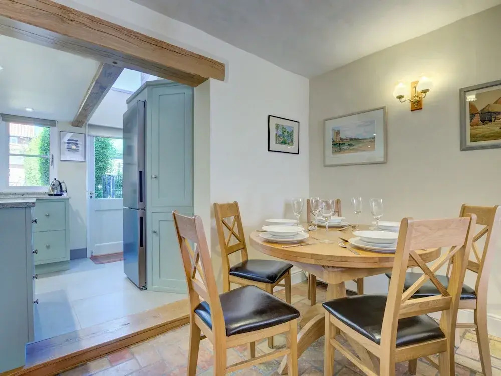 Comfortable Holiday Home With Open Fireplace and Private Garden, Near the Centre of Woodbridge