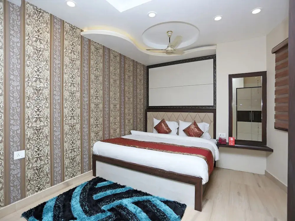 OYO 10338 Hotel Aadesh Palace