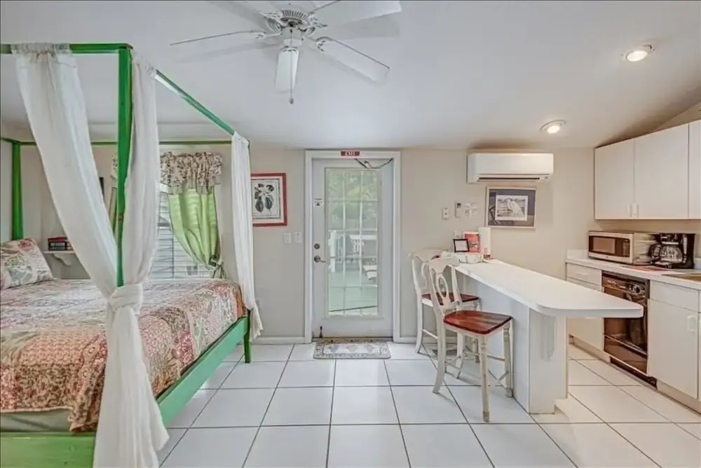 Anchor Inn - Unit 2 1 Bedroom Home