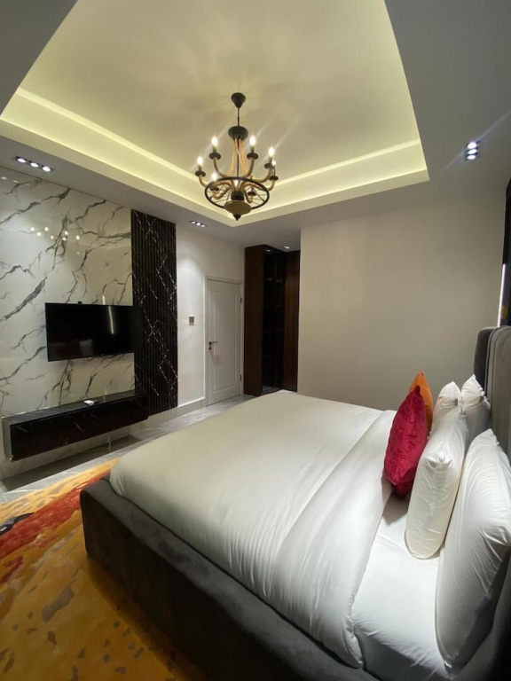 Sujimoto Residences Precious