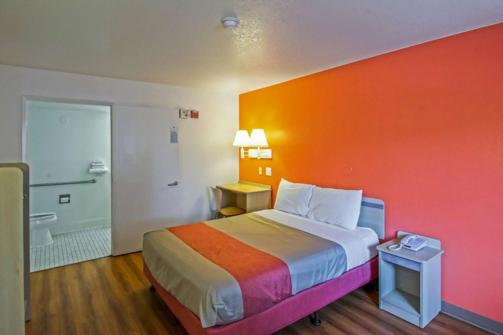 Motel 6-Redding, CA - South