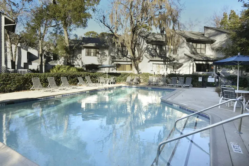 Ocean Breeze Villa, Pools & Tennis: Walk to Beach condo