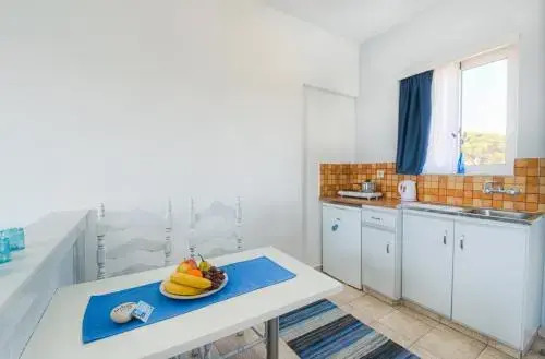 Antomar Apartments and Studios
