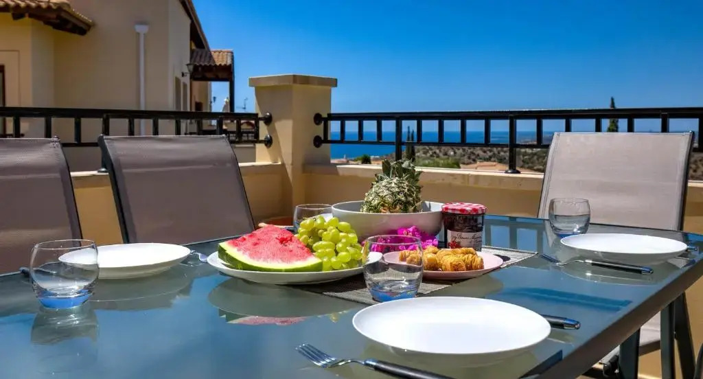 Modern apartment NZ11 large balconies with Sea and Mountain Views