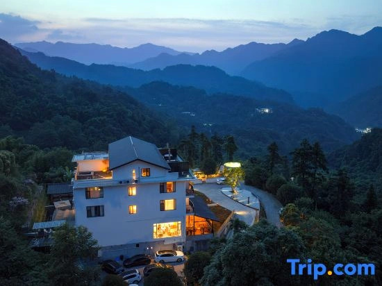 Pure Cloud Hotel