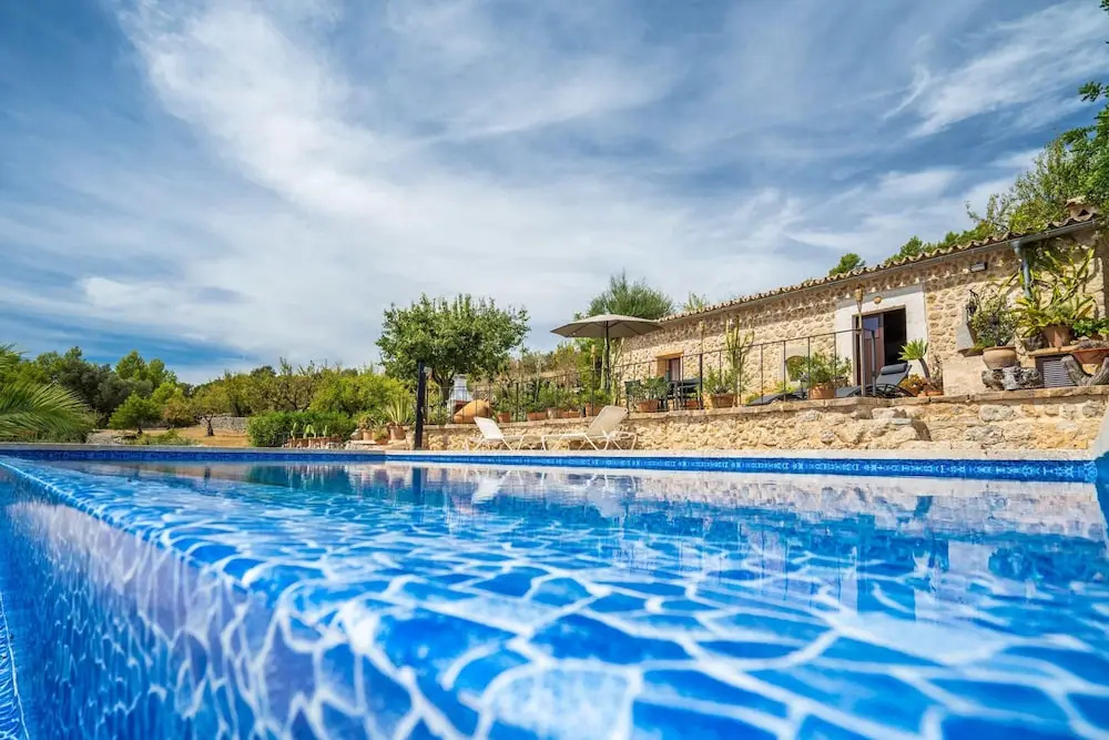 CAN Pulit - Finca rom Ntica Para 2 con Piscina y Vistas en Selva Mallorca