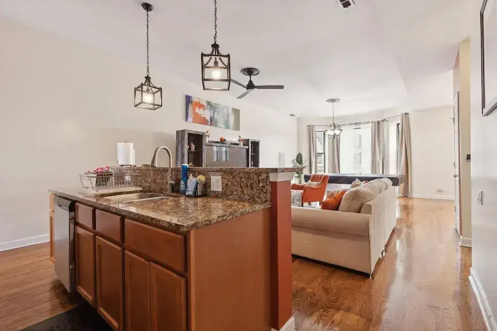 Spacious 4BR Condo Pool Table Near McCormick