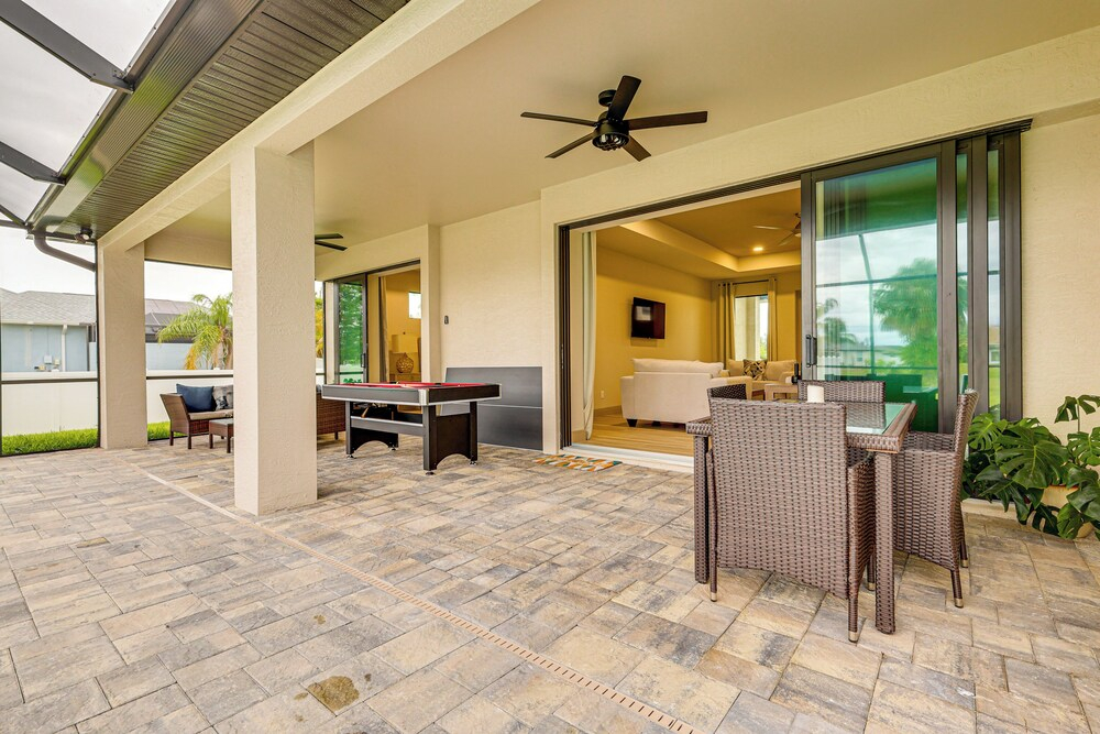 Outdoor Oasis: Spacious Family Home in Cape Coral!