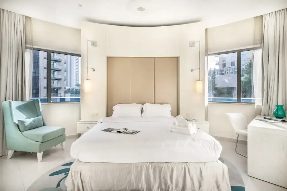 Amazing 1 BR Apartment Damac Mall Street