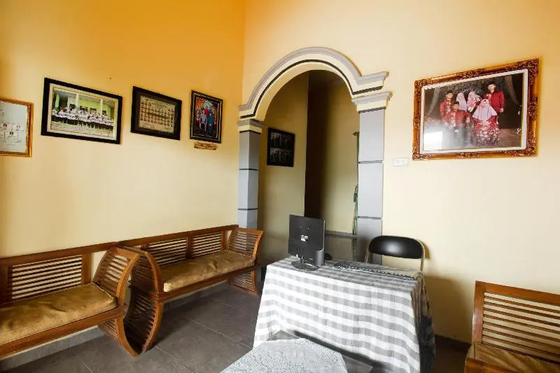 OYO Life 3005 Kost Rumaisha Syariah