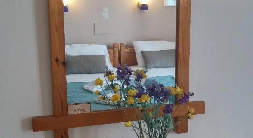 Vrohaki Studios & Rooms