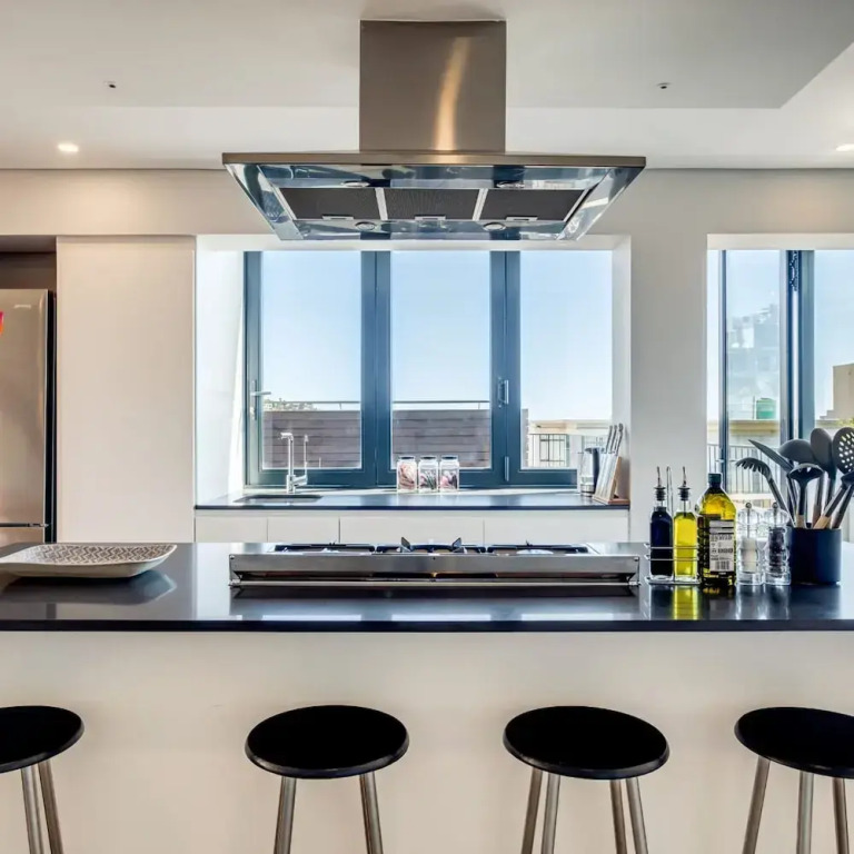 Incredible Penthouse w City Mountain Views Belle Vue Penthouse