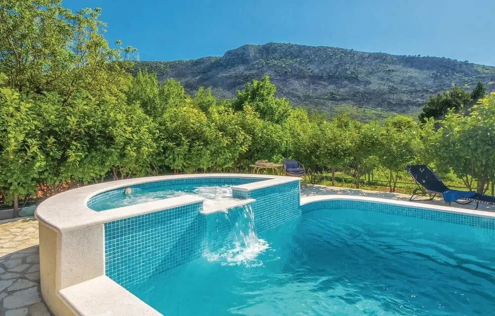 Pet Friendly Home In Zrnovnica