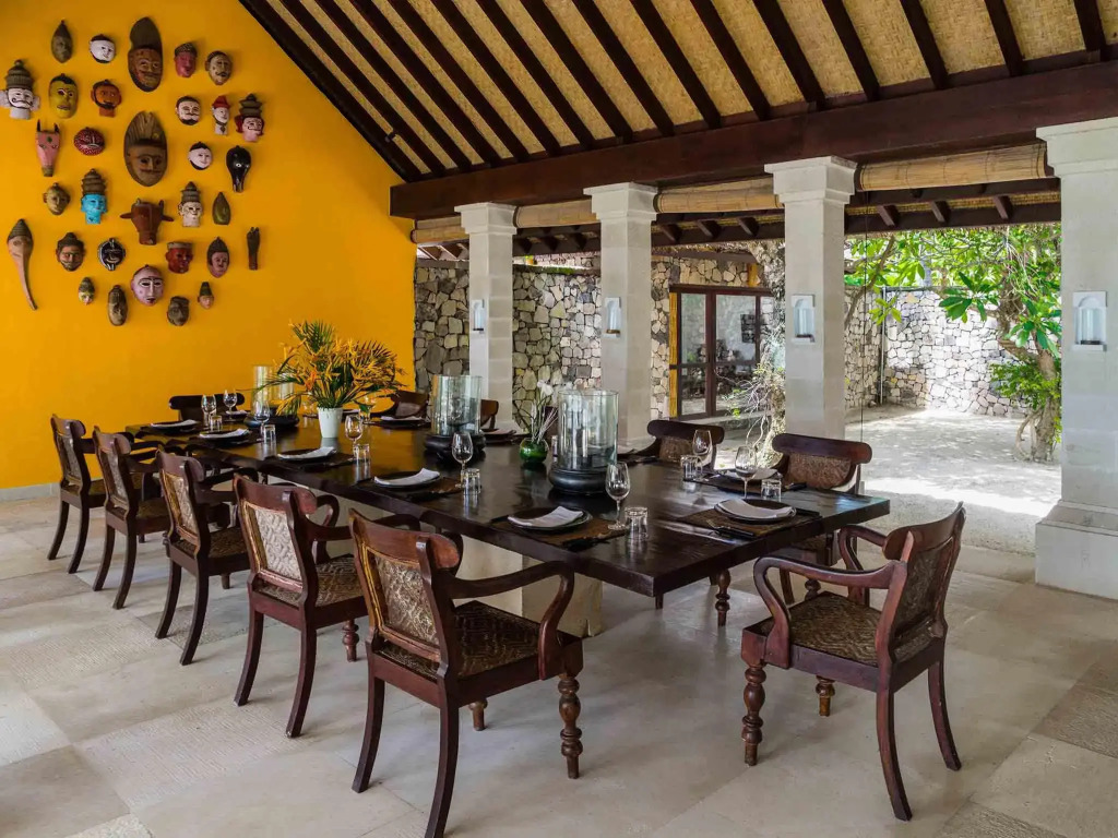 Sira Beach House