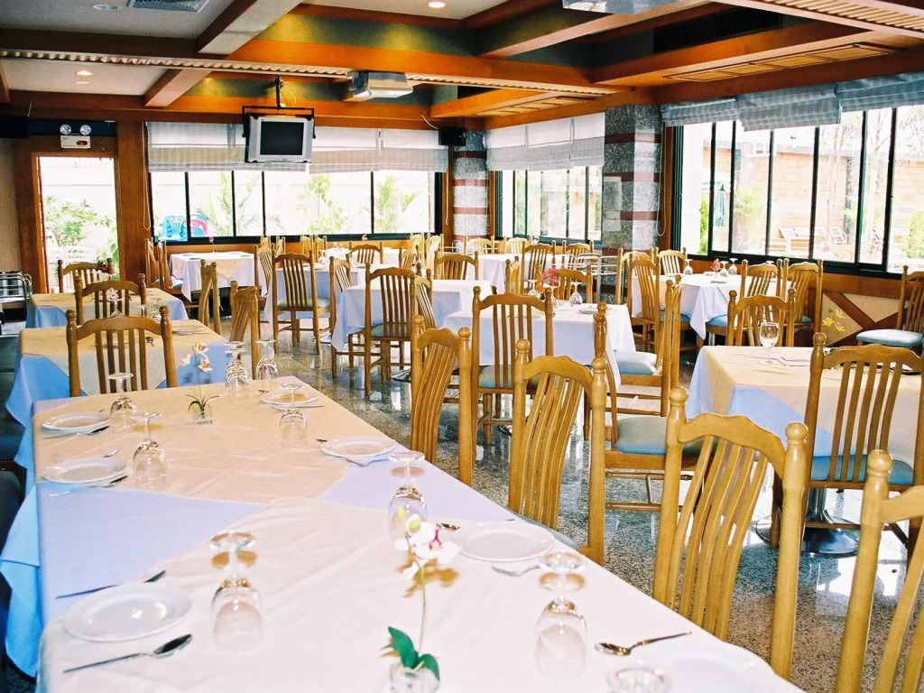 Raya Grand Hotel