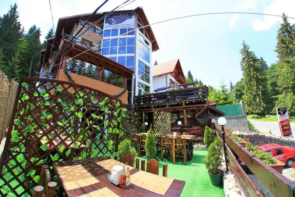 Villa Select