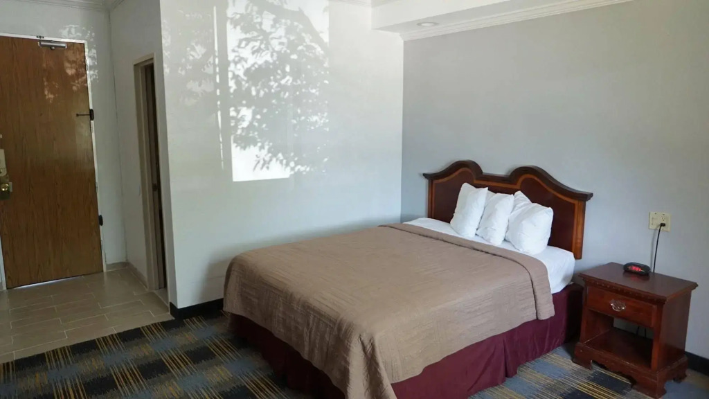 Riverview Inn & Suites