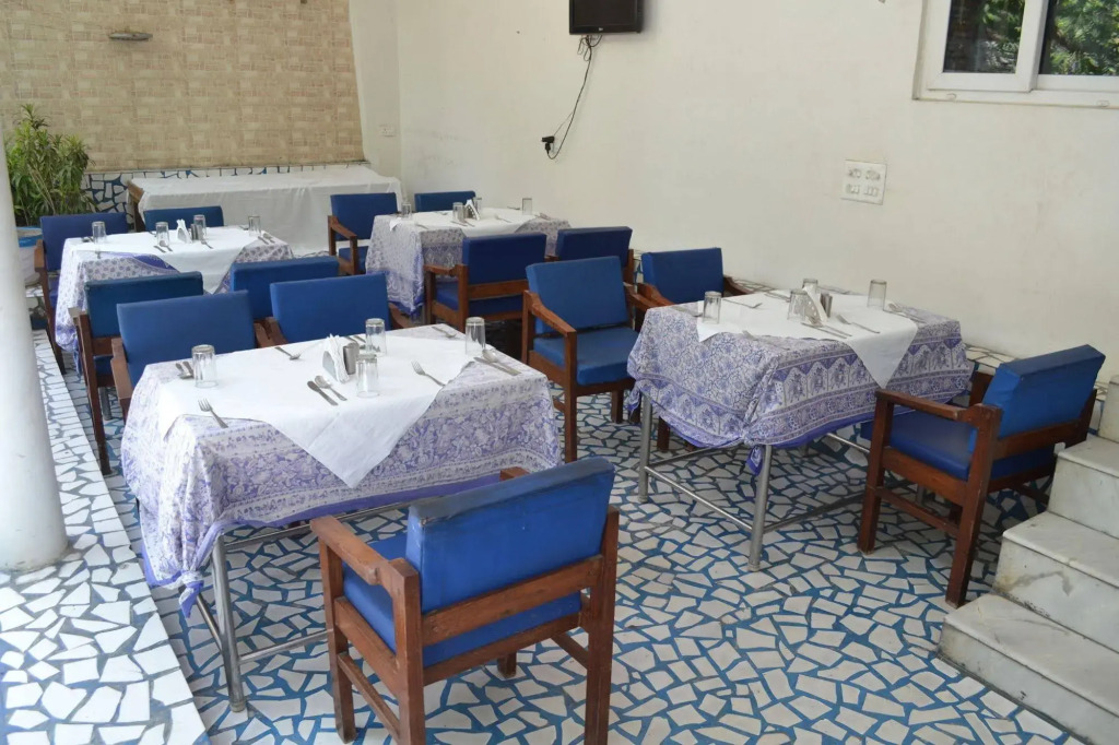 Maya Hotel & Restaurant