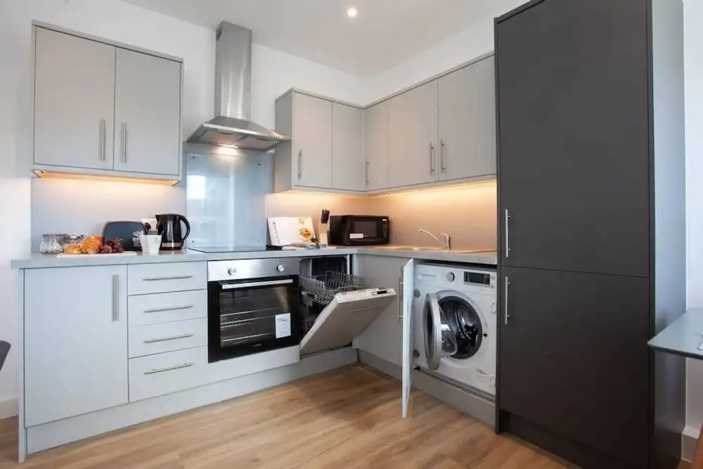 Modern, Stylish 1BR Apartment Nearby AO Arena
