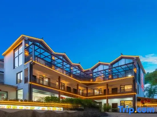 Moxi Riverbank  · Vacation Boutique Inn