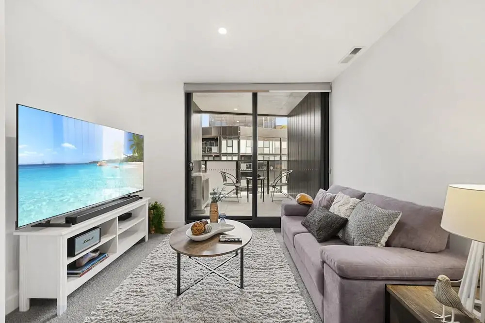 Phillip 2-bed: Chic Interiors, Amazing Amenities