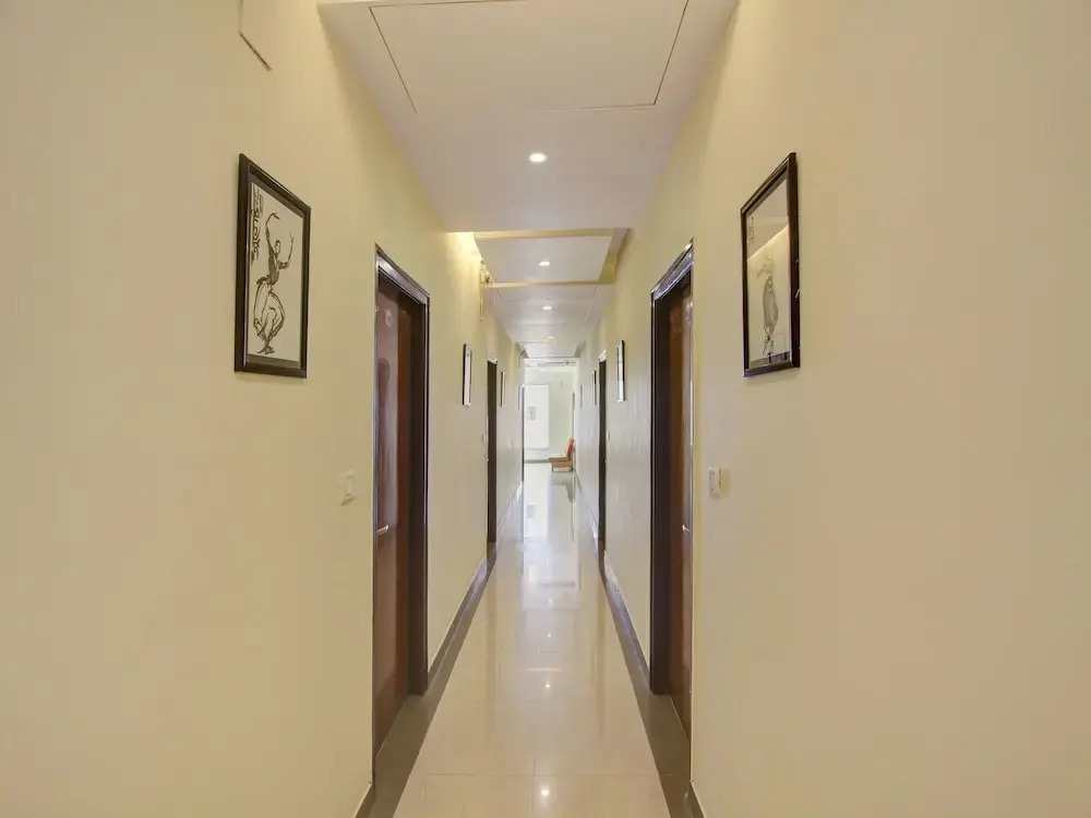 Capital O 11137 Hotel Morgen Suites