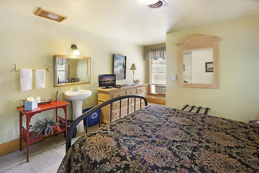 Avenue Hotel Bed and Breakfast