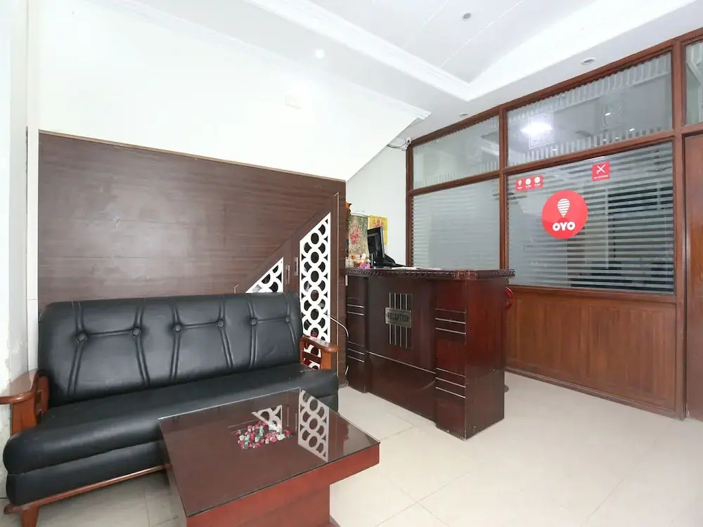 OYO 16443 Hotel Jb