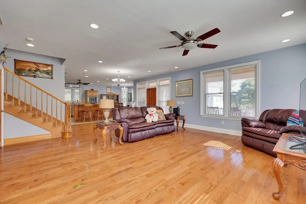 2nd-floor Unit w/ Deck! 1 Mi to Carolina Beach