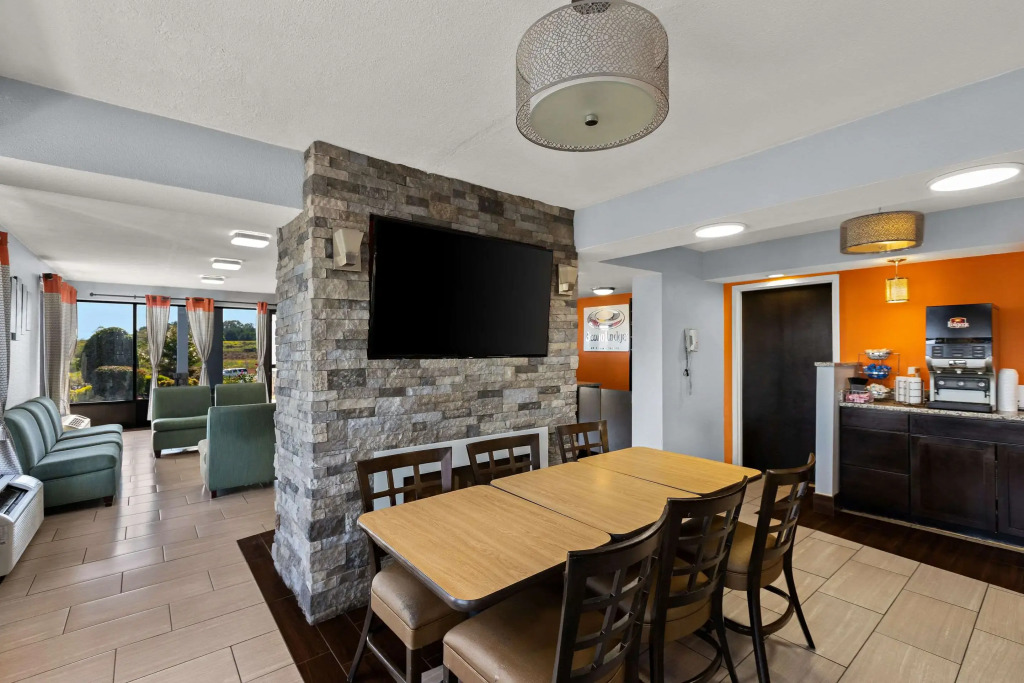 Econo Lodge White Pine Morristown I-81 & I-40 Split