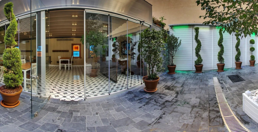 Mezzo Hotel