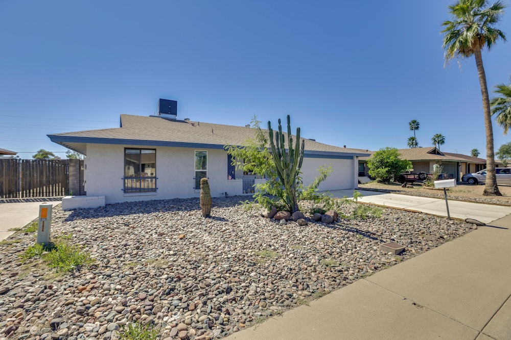 Near Innovation Corridor: Phoenix Home w/ Patio