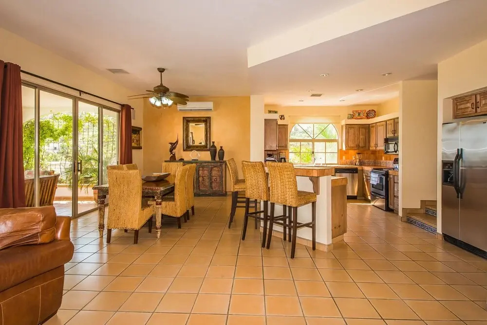 Steps From Downtown & Marina, 6 Bedrooms for 14 People; Villa Victoria